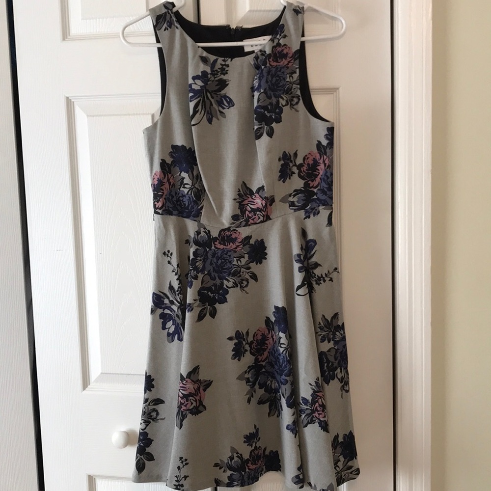 Gray floral Elle dress!